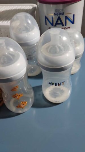 Baby feeding bottle